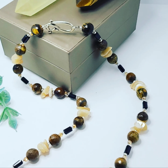 Tiger eye, Mother Of Pearl necklace - Picture 4 of 4
